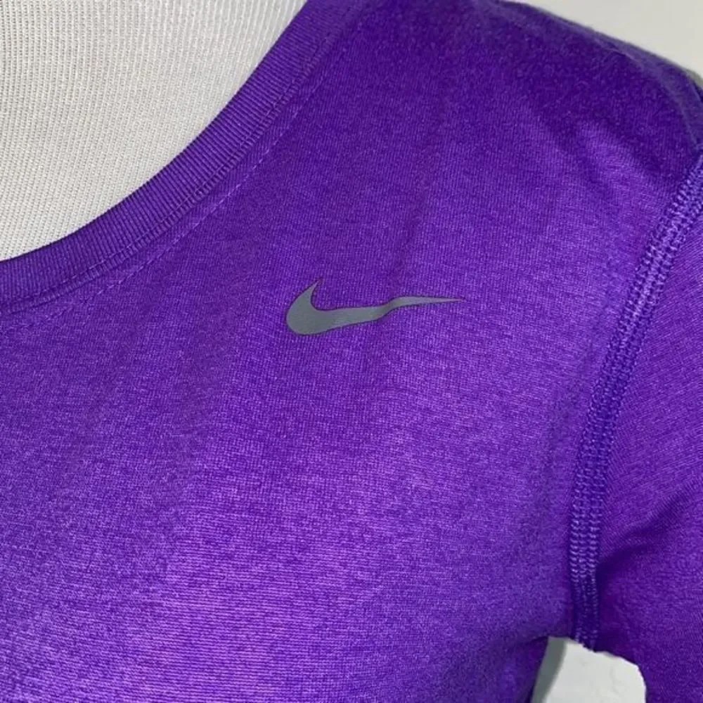 5/$30 🎈 Nike women’s small purple dri fit regular fit athletic tee